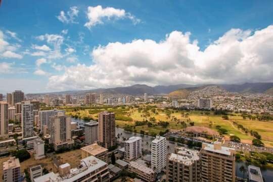 Deluxe Panoramic Mountain View Condo - 37Th Floor, Free Parking & Wifi Condo Honolulu Esterno foto