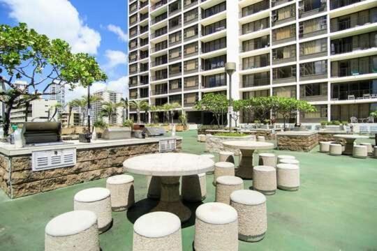 Deluxe Panoramic Mountain View Condo - 37Th Floor, Free Parking & Wifi Condo Honolulu Esterno foto