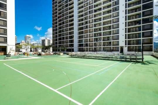 Deluxe Panoramic Mountain View Condo - 37Th Floor, Free Parking & Wifi Condo Honolulu Esterno foto