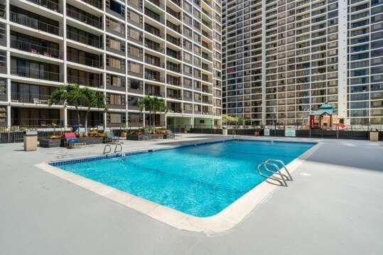 Deluxe Panoramic Mountain View Condo - 37Th Floor, Free Parking & Wifi Condo Honolulu Esterno foto