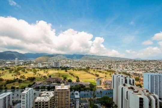Deluxe Panoramic Mountain View Condo - 37Th Floor, Free Parking & Wifi Condo Honolulu Esterno foto