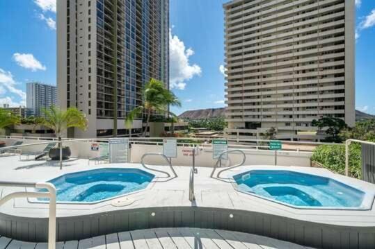 Deluxe Panoramic Mountain View Condo - 37Th Floor, Free Parking & Wifi Condo Honolulu Esterno foto