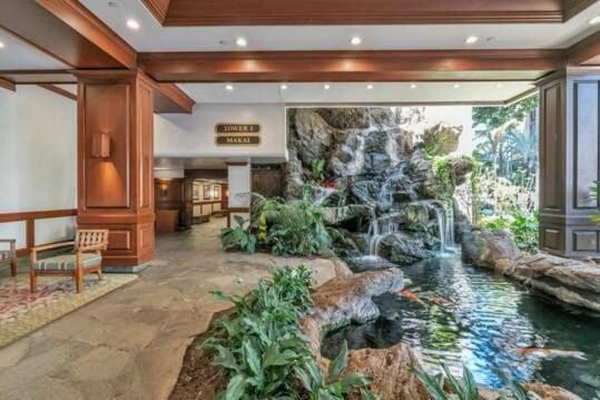 Deluxe Panoramic Mountain View Condo - 37Th Floor, Free Parking & Wifi Condo Honolulu Esterno foto