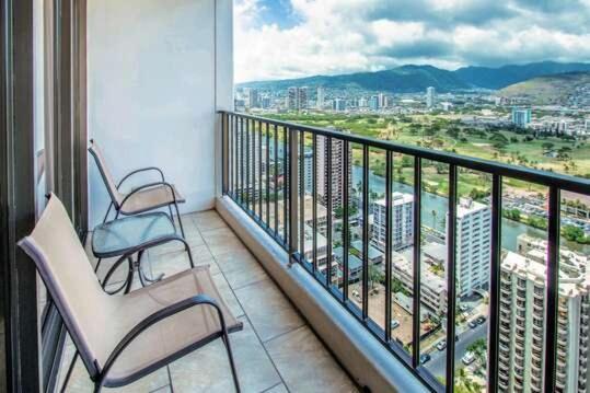 Deluxe Panoramic Mountain View Condo - 37Th Floor, Free Parking & Wifi Condo Honolulu Esterno foto