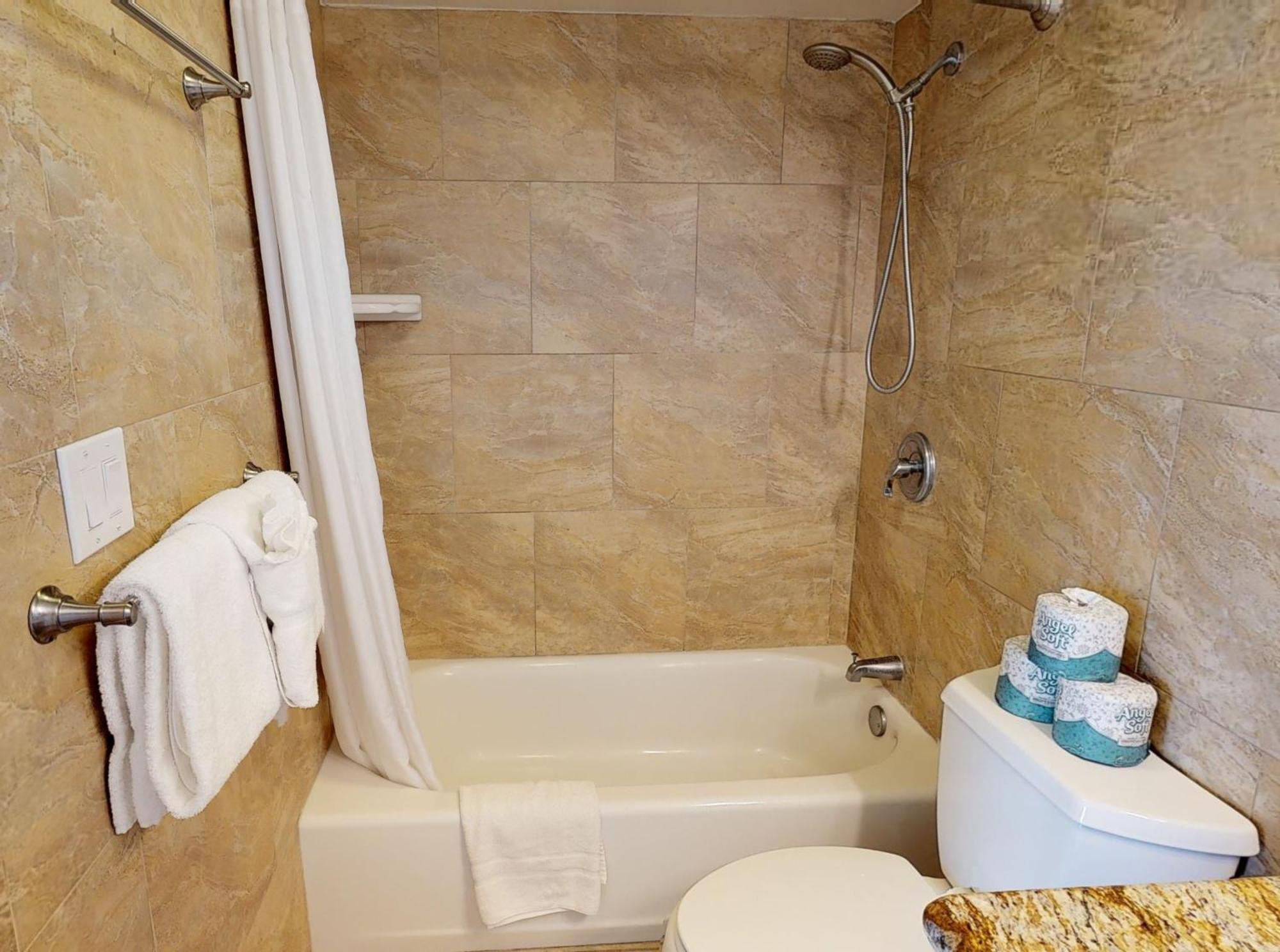 Deluxe Panoramic Mountain View Condo - 37Th Floor, Free Parking & Wifi Condo Honolulu Esterno foto